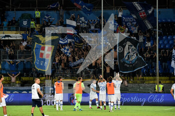 2022-08-21 - Players of Como greet their fans - AC PISA VS COMO 1907 - ITALIAN SERIE B - SOCCER