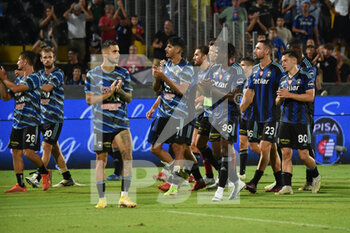2022-08-21 - Players of Pisa at the end of the match - AC PISA VS COMO 1907 - ITALIAN SERIE B - SOCCER