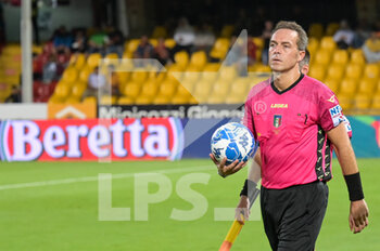 2022-08-28 - The referee Luca Pairetto during the Italian Soccer Serie B 2022/2023 match between Benevento vs Frosinone on August 28, 2022 at the Stadium Ciro Vigorito in Benevento Italy - BENEVENTO CALCIO VS FROSINONE CALCIO - ITALIAN SERIE B - SOCCER