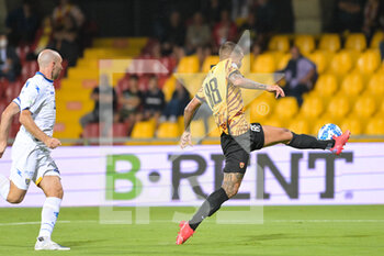 2022-08-28 - Francesco Forte (88) Benevento Calcio control the ball during the Italian Soccer Serie B 2022/2023 match between Benevento vs Frosinone on August 28, 2022 at the Stadium Ciro Vigorito in Benevento Italy - BENEVENTO CALCIO VS FROSINONE CALCIO - ITALIAN SERIE B - SOCCER