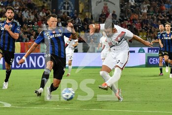2022-08-28 - Massimo  Coda (Genoa) shots the ball thwarted by Adrian Rus (Pisa) - AC PISA VS GENOA CFC - ITALIAN SERIE B - SOCCER