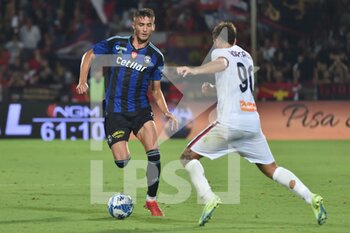 2022-08-28 - Simone Canestrelli (Pisa) hampered by Manolo  Portanova (Genoa) - AC PISA VS GENOA CFC - ITALIAN SERIE B - SOCCER