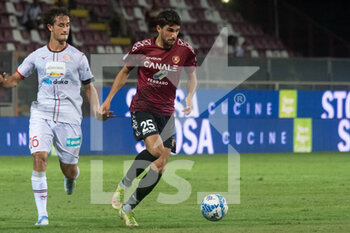 2022-08-28 - Lombardi Alessandro reggina carries the ball  - REGGINA 1914 VS FC SUDTIROL - ITALIAN SERIE B - SOCCER
