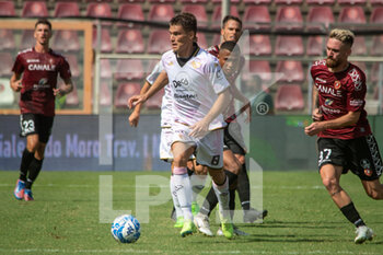 2022-09-03 - Jacopo Segre palermo carries the ball  - REGGINA 1914 VS PALERMO FC - ITALIAN SERIE B - SOCCER