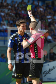 2022-09-10 - The referee Marco Serra shows yellow card to Federico Barba (Pisa) - AC PISA VS REGGINA 1914 - ITALIAN SERIE B - SOCCER