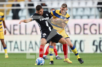 2022-09-17 - Nahuel Estevez (Parma Calcio) and Michele Collocolo Ascoli Calcio) - ASCOLI CALCIO VS PARMA CALCIO - ITALIAN SERIE B - SOCCER