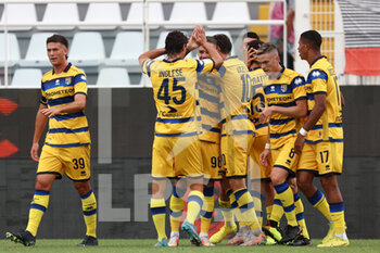 2022-09-17 - Dennis Man (Parma Calcio) celebrates after scoring a goal with his teammates  - ASCOLI CALCIO VS PARMA CALCIO - ITALIAN SERIE B - SOCCER