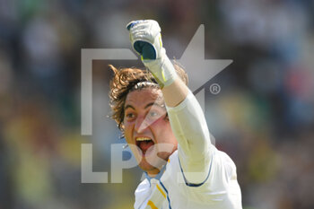 2022-09-17 - FROSINONE, ITALY - September 17 : Luca Moro (24) of Frosinone  celebrates with his team mates after scores  the opening  goal during    soccer match between  Frosinone  and Palermo at Stadio Benito Stirpe on September 17,2022  in Frosinone Italy 

 - FROSINONE CALCIO VS PALERMO FC - ITALIAN SERIE B - SOCCER