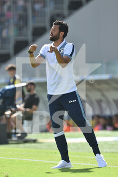 2022-09-17 - 
 FROSINONE, ITALY - September 17 :  Head Coach Fabio Grosso of Frosinone gives tactics to is players  during  Italian  Serie B soccer match between  Frosinone and Palermo  at Stadio Benito Stirpe on September 17,2022 in Frosinone Italy - FROSINONE CALCIO VS PALERMO FC - ITALIAN SERIE B - SOCCER
