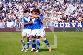2022-10-08 - Florian Ayé (Brescia FC) celebrates his goal with Alexander Jallow (Brescia FC) and Andrea Papetti (Brescia FC) - BRESCIA CALCIO VS AS CITTADELLA - ITALIAN SERIE B - SOCCER