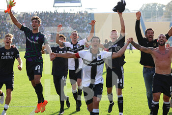 2022-10-15 - Plyers (Parma Calcio) celebrate the victory - PARMA CALCIO VS REGGINA 1914 - ITALIAN SERIE B - SOCCER