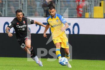2022-10-22 - FROSINONE, ITALY -  October 22 :  Luca Garritano (R) of  Frosinone in action against  Nicola Bellomo (L) of  Bari during the  Serie B  soccer match between  Frosinone and Bari Stadio Benito Stirpe on October 22,2022 in Frosinone Italy - FROSINONE CALCIO VS SSC BARI - ITALIAN SERIE B - SOCCER