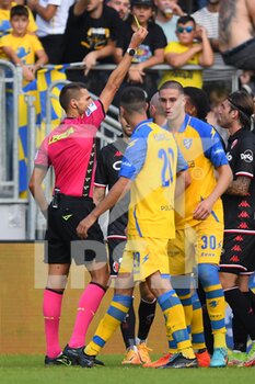 2022-10-22 - FROSINONE, ITALY - October 22 : The Referee Daniele Perenzoni  Show card at players frosinone at Bari during Italian Serie B soccer match at between  Frosinone and Bari  Stadio Benito Stirpe on October 22,2022 in Frosinone Italy   - FROSINONE CALCIO VS SSC BARI - ITALIAN SERIE B - SOCCER