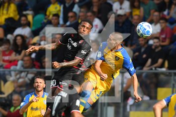 2022-10-22 - FROSINONE, ITALY -  October 22 : Michael Folorunsho  (L) of  Bari in action against   Ilario Monterisi (R) of Frosinone during the  Serie B  soccer match between  Frosinone and Bari Stadio Benito Stirpe on October 22,2022 in Frosinone Italy  - FROSINONE CALCIO VS SSC BARI - ITALIAN SERIE B - SOCCER