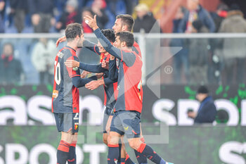 2022-12-08 - Mattia Aramu (Genoa) and Team celebrates after scoring a goal 2 - 0 - GENOA CFC VS FC SUDTIROL - ITALIAN SERIE B - SOCCER