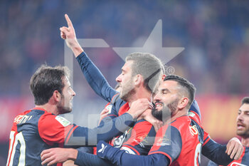 2022-12-18 - Team Genoa celebrates after scoring a goal 1 - 0 - GENOA CFC VS FROSINONE CALCIO - ITALIAN SERIE B - SOCCER
