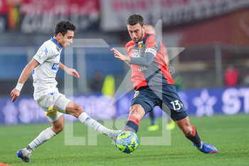 2022-12-18 - Giuseppe Caso (Frosinone) - Mattia Bani (Genoa) - GENOA CFC VS FROSINONE CALCIO - ITALIAN SERIE B - SOCCER