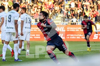 2022-12-26 - Gianluca Lapadula of Cagliari Calcio, Esultanza, Joy After scoring goal, - CAGLIARI VS COSENZA - ITALIAN SERIE B - SOCCER