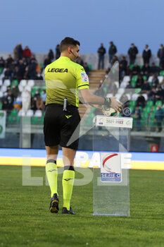 2022-03-16 - L'arbitro Matteo Centi fa il suo ingresso in campo - MONOPOLI VS VIBONESE - ITALIAN SERIE C - SOCCER