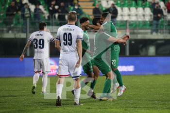 2022-03-16 - Matteo Arena (Monopoli) abbraccia Zaccaria Hamlili (Monopoli) - MONOPOLI VS VIBONESE - ITALIAN SERIE C - SOCCER