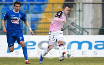 2022-03-27 - L'assist di Roberto Floriano (7) Palermo F.C. per il goal del 2-2 del Palermo F.C. - PAGANESE VS PALERMO - ITALIAN SERIE C - SOCCER