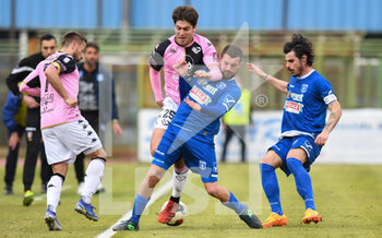 2022-03-27 - Alessio Buttaro (25) Palermo F.C. e Giovanni Volpicelli (16) Paganese Calcio 1926 - PAGANESE VS PALERMO - ITALIAN SERIE C - SOCCER
