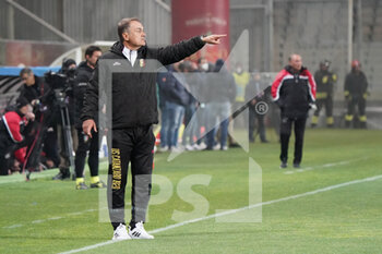 2022-04-11 - coach Vincenzo Vivarini (US Catanzaro 1929) - FOGGIA VS CATANZARO - ITALIAN SERIE C - SOCCER