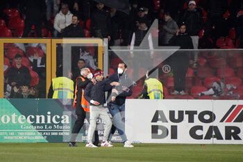 2022-04-11 - ultras north curve invades the pitch and is arrested by the police - FOGGIA VS CATANZARO - ITALIAN SERIE C - SOCCER