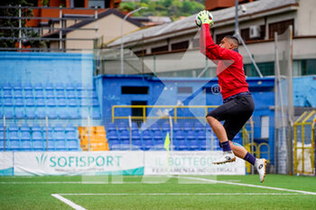 2022-05-01 - Pro Patria goalkeeper Elia Caprile during warm up the Lega Pro 2021-2022 match between Lecco and Pro Patria on May 1, 2022 at Rigamonti-Ceppi Stadium in Lecco, Italy - PLAYOFF - LECCO VS PRO PATRIA - ITALIAN SERIE C - SOCCER