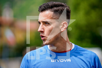 2022-05-01 - Pro Patria forward Sean Parker during warm up the Lega Pro 2021-2022 match between Lecco and Pro Patria on May 1, 2022 at Rigamonti-Ceppi Stadium in Lecco, Italy - PLAYOFF - LECCO VS PRO PATRIA - ITALIAN SERIE C - SOCCER