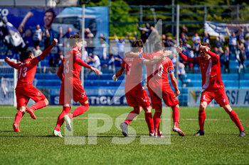 2022-05-01 - Pro Patria players celebrate goal 0-2 during the Lega Pro 2021/22 football match between Lecco and Pro Patria 1919 at Rigamonti-Ceppi, Lecco, Italy on May 1, 2022 - PLAYOFF - LECCO VS PRO PATRIA - ITALIAN SERIE C - SOCCER