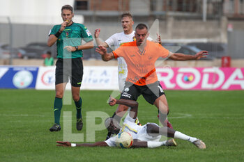 2022-10-08 - Malick Mbaye (Viterbese) defends the ball from the ground - MONOPOLI VS VITERBESE - ITALIAN SERIE C - SOCCER