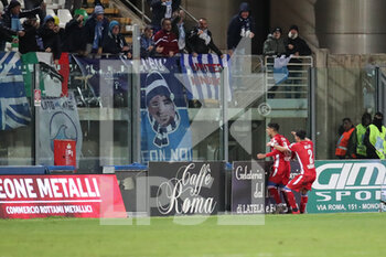 2022-12-11 - Jacopo Desogus (#21 - Pescara) celebrates his goal near to Pescara supporters - MONOPOLI VS PESCARA - ITALIAN SERIE C - SOCCER