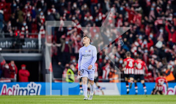 2022-01-20 - Ferran Jutgla of FC Barcelona looks dejected during the Spanish Cup, Copa del Rey, round of 16 football match between Athletic Club and FC Barcelona on January 20, 2022 at San Mames stadium in Bilbao, Spain - ATHLETIC CLUB VS FC BARCELONA - SPANISH CUP - SOCCER