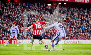 2022-01-20 - Ferran Torres of FC Barcelona scores a goal, Oscar De Marcos of Athletic during the Spanish Cup, Copa del Rey, round of 16 football match between Athletic Club and FC Barcelona on January 20, 2022 at San Mames stadium in Bilbao, Spain - ATHLETIC CLUB VS FC BARCELONA - SPANISH CUP - SOCCER
