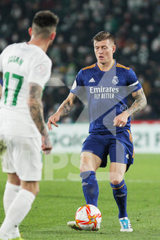 2022-01-20 - Toni Kroos of Real Madrid during the Spanish Cup, Copa del Rey, round of 16 football match between Elche CF and Real Madrid on January 20, 2022 at Martinez Valero stadium in Elche, Alicante, Spain - ELCHE CF VS REAL MADRID - SPANISH CUP - SOCCER