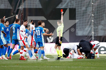 2022-01-09 - Alex Moreno of Real Betis see the red card during the Spanish championship La Liga football match between Rayo Vallecano and Real Betis Balompie on January 9, 2022 at Vallecas stadium in Madrid, Spain - RAYO VALLECANO VS REAL BETIS BALOMPIE - SPANISH LA LIGA - SOCCER