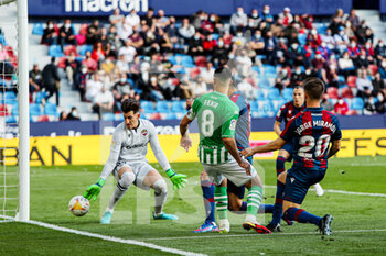 2022-02-13 - Nabil Fekir of Real Betis in action during the Spanish championship La Liga football match between Levante UD and Real Betis Balompie on February 13, 2022 at the Ciutat de Valencia Stadium in Valencia, Spain - LEVANTE UD VS REAL BETIS BALOMPIE - SPANISH LA LIGA - SOCCER