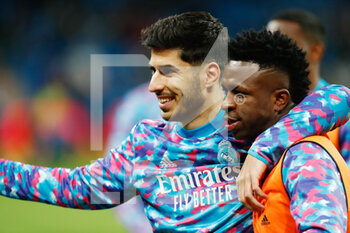 2022-02-19 - Marco Asensio and Vinicius Junior of Real Madrid warm up during the Spanish championship La Liga football match between Real Madrid and Deportivo Alaves on February 19, 2022 at Santiago Bernabeu stadium in Madrid, Spain - REAL MADRID VS DEPORTIVO ALAVES - SPANISH LA LIGA - SOCCER