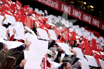 2022-02-20 - Supporters of Athletic Club during the Spanish championship La Liga football match between Athletic Club and Real Sociedad on February 20, 2022 at San Mames stadium in Bilbao, Spain - ATHLETIC CLUB VS REAL SOCIEDAD - SPANISH LA LIGA - SOCCER