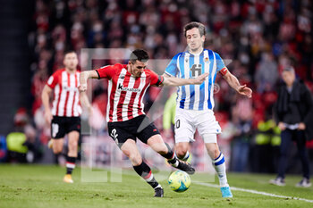 2022-02-20 - Mikel Oyarzabal of Real Sociedad competes for the ball with Daniel Vivian of Athletic Club during the Spanish championship La Liga football match between Athletic Club and Real Sociedad on February 20, 2022 at San Mames stadium in Bilbao, Spain - ATHLETIC CLUB VS REAL SOCIEDAD - SPANISH LA LIGA - SOCCER