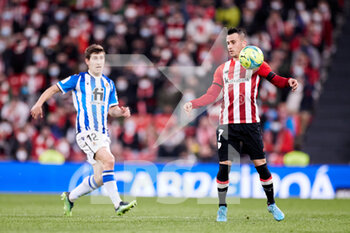 2022-02-20 - Alex Berenguer of Athletic Club during the Spanish championship La Liga football match between Athletic Club and Real Sociedad on February 20, 2022 at San Mames stadium in Bilbao, Spain - ATHLETIC CLUB VS REAL SOCIEDAD - SPANISH LA LIGA - SOCCER