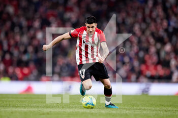 2022-02-20 - Yuri Berchiche of Athletic Club during the Spanish championship La Liga football match between Athletic Club and Real Sociedad on February 20, 2022 at San Mames stadium in Bilbao, Spain - ATHLETIC CLUB VS REAL SOCIEDAD - SPANISH LA LIGA - SOCCER