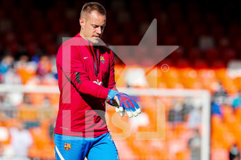 2022-02-20 - Marc-Andre ter Stegen of FC Barcelona warms up during the Spanish championship La Liga football match between Valencia CF and FC Barcelona on February 20, 2022 at the Mestalla Stadium in Valencia, Spain - VALENCIA CF VS FC BARCELONA - SPANISH LA LIGA - SOCCER