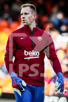 2022-02-20 - Marc-Andre ter Stegen of FC Barcelona warms up during the Spanish championship La Liga football match between Valencia CF and FC Barcelona on February 20, 2022 at the Mestalla Stadium in Valencia, Spain - VALENCIA CF VS FC BARCELONA - SPANISH LA LIGA - SOCCER