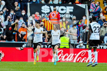 2022-02-20 - Carlos Soler of Valencia celebrates a goal during the Spanish championship La Liga football match between Valencia CF and FC Barcelona on February 20, 2022 at the Mestalla Stadium in Valencia, Spain - VALENCIA CF VS FC BARCELONA - SPANISH LA LIGA - SOCCER