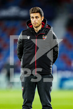 2022-02-25 - Alessio Lisci, head coach of Levante UD during the Spanish championship La Liga football match between Levante UD and Elche CF on February 25, 2022 at the Ciutat de Valencia Stadium in Valencia, Spain - LEVANTE UD VS ELCHE CF - SPANISH LA LIGA - SOCCER
