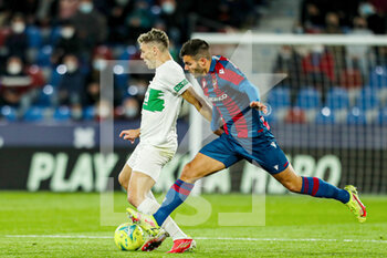 2022-02-25 - Lucas Boye of Elche CF and Rober Pier of Levante UD during the Spanish championship La Liga football match between Levante UD and Elche CF on February 25, 2022 at the Ciutat de Valencia Stadium in Valencia, Spain - LEVANTE UD VS ELCHE CF - SPANISH LA LIGA - SOCCER