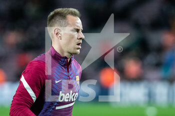 2022-02-27 - Marc Andre Ter Stegen of FC Barcelona warms up during the Spanish championship, La Liga football match between FC Barcelona and Athletic Club on February 27, 2022 at Camp Nou stadium in Barcelona, Spain - FC BARCELONA VS ATHLETIC CLUB - SPANISH LA LIGA - SOCCER