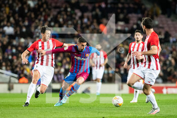 2022-02-27 - Ferran Torres of FC Barcelona and Mikel Vesga of Athletic during the Spanish championship, La Liga football match between FC Barcelona and Athletic Club on February 27, 2022 at Camp Nou stadium in Barcelona, Spain - FC BARCELONA VS ATHLETIC CLUB - SPANISH LA LIGA - SOCCER